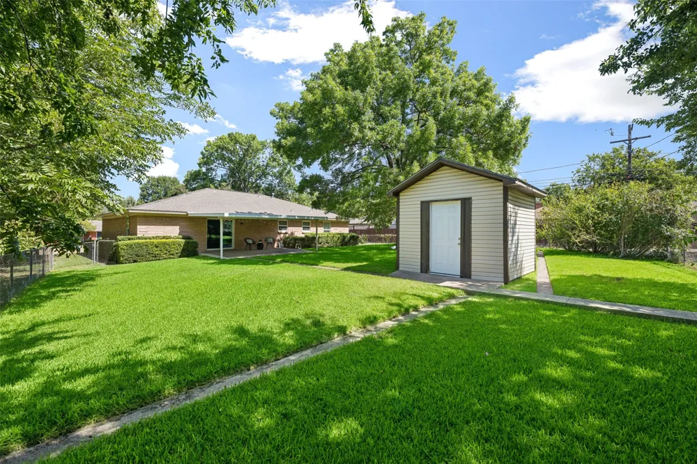 2546 Telegraph Avenue Dallas, TX 75228