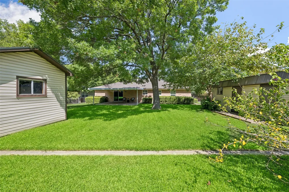 2546 Telegraph Avenue Dallas, TX 75228