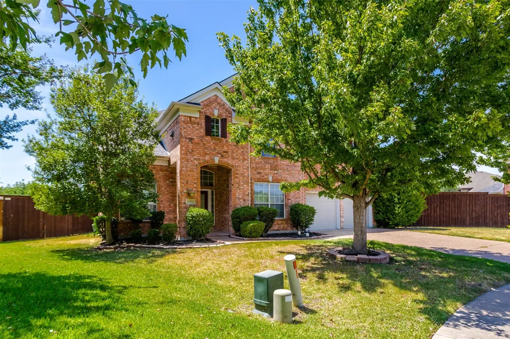 11701 Lampwick Lane Frisco, TX 75035