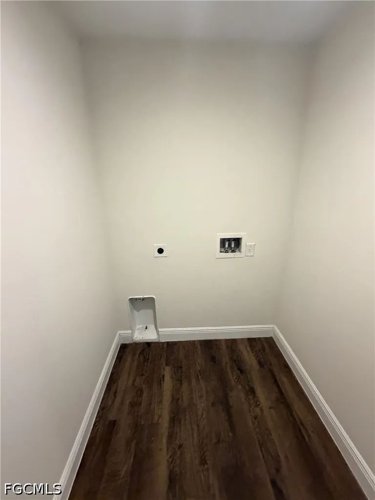 Penny Circle Labelle, FL 33935