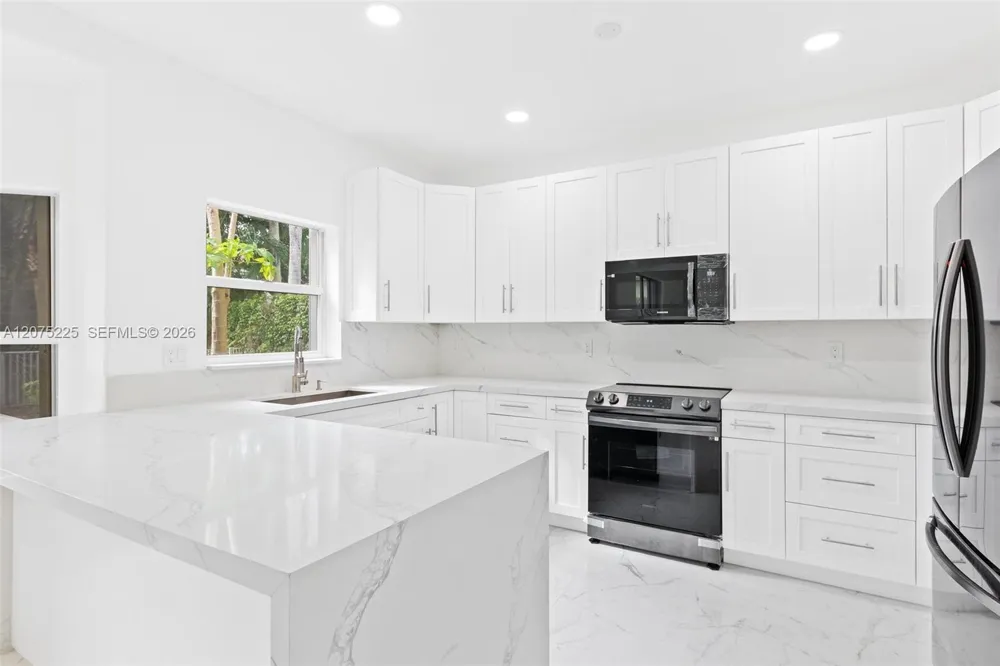 15842 SW 14 ST Pembroke Pines, FL 33027