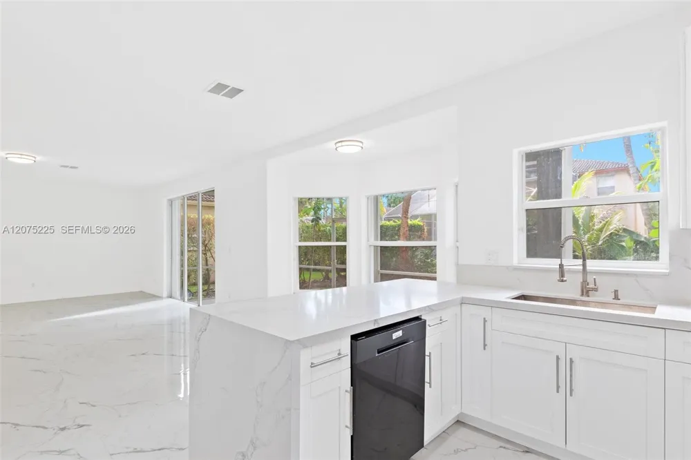 15842 SW 14 ST Pembroke Pines, FL 33027