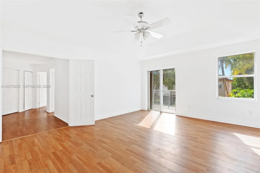 15842 SW 14 ST Pembroke Pines, FL 33027