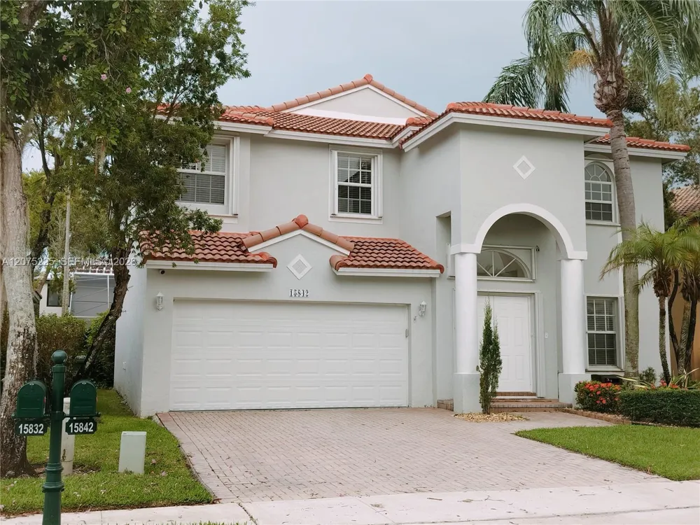 15842 SW 14 ST Pembroke Pines, FL 33027