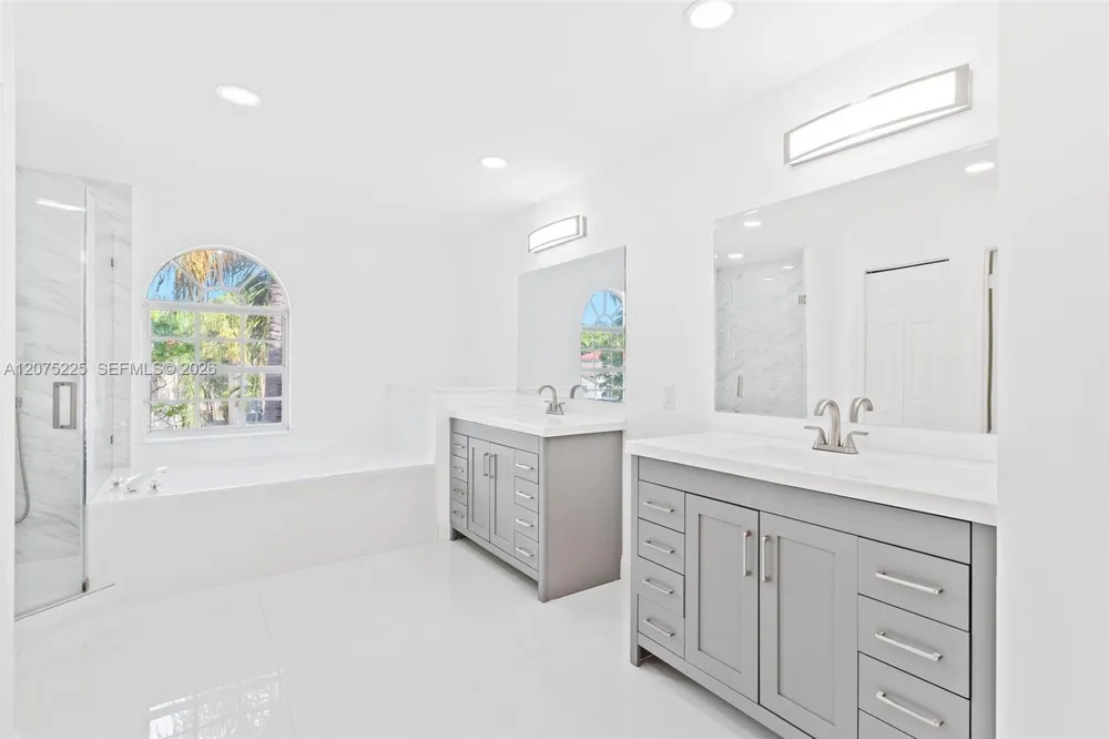 15842 SW 14 ST Pembroke Pines, FL 33027