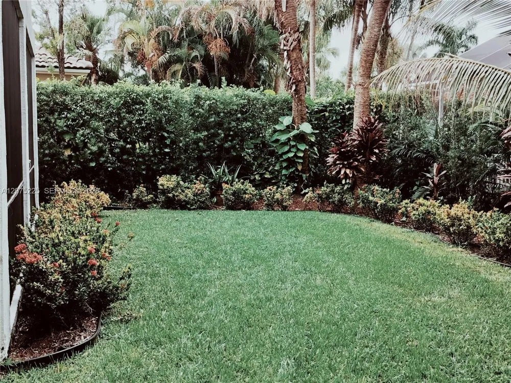 15842 SW 14 ST Pembroke Pines, FL 33027