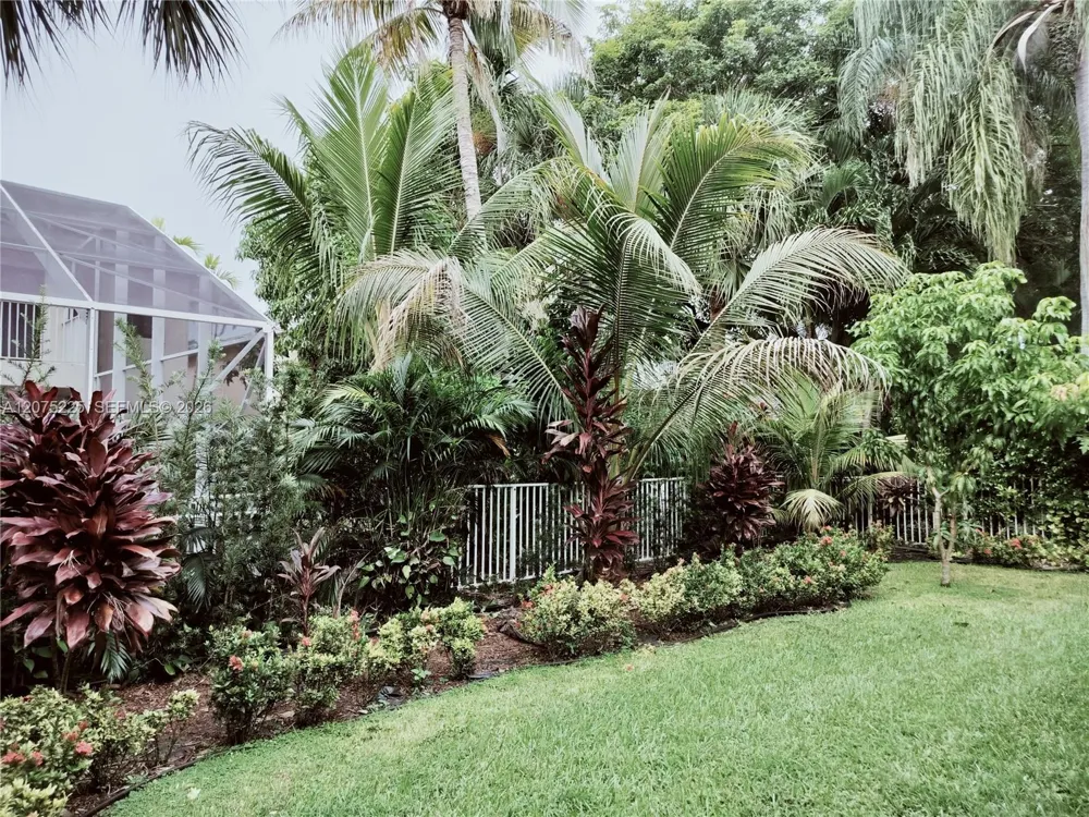 15842 SW 14 ST Pembroke Pines, FL 33027