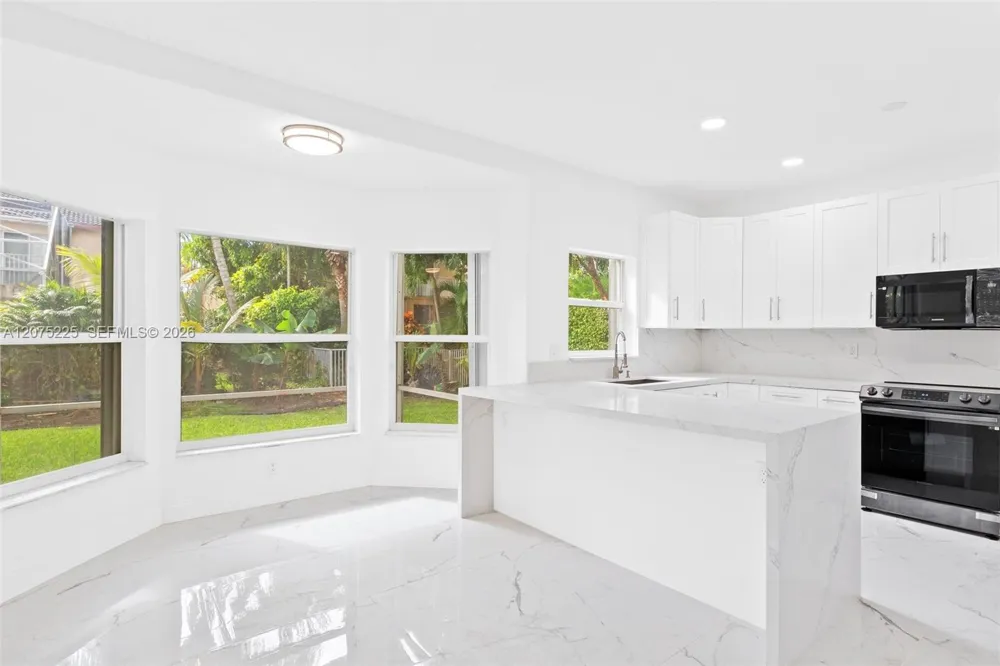 15842 SW 14 ST Pembroke Pines, FL 33027