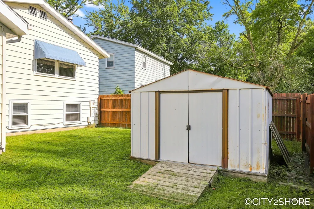 418 Harrison Street Coopersville City, MI 49404