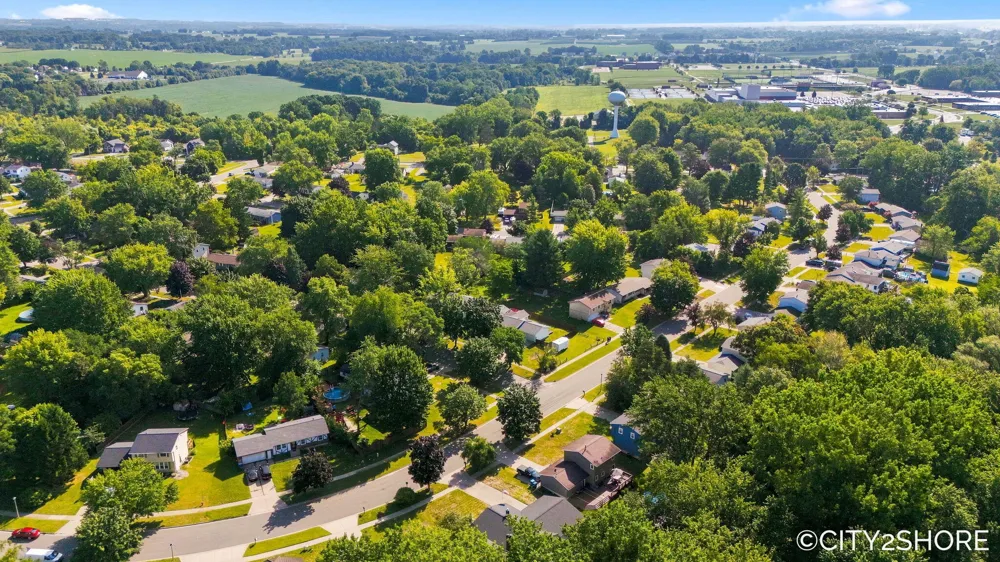 418 Harrison Street Coopersville City, MI 49404
