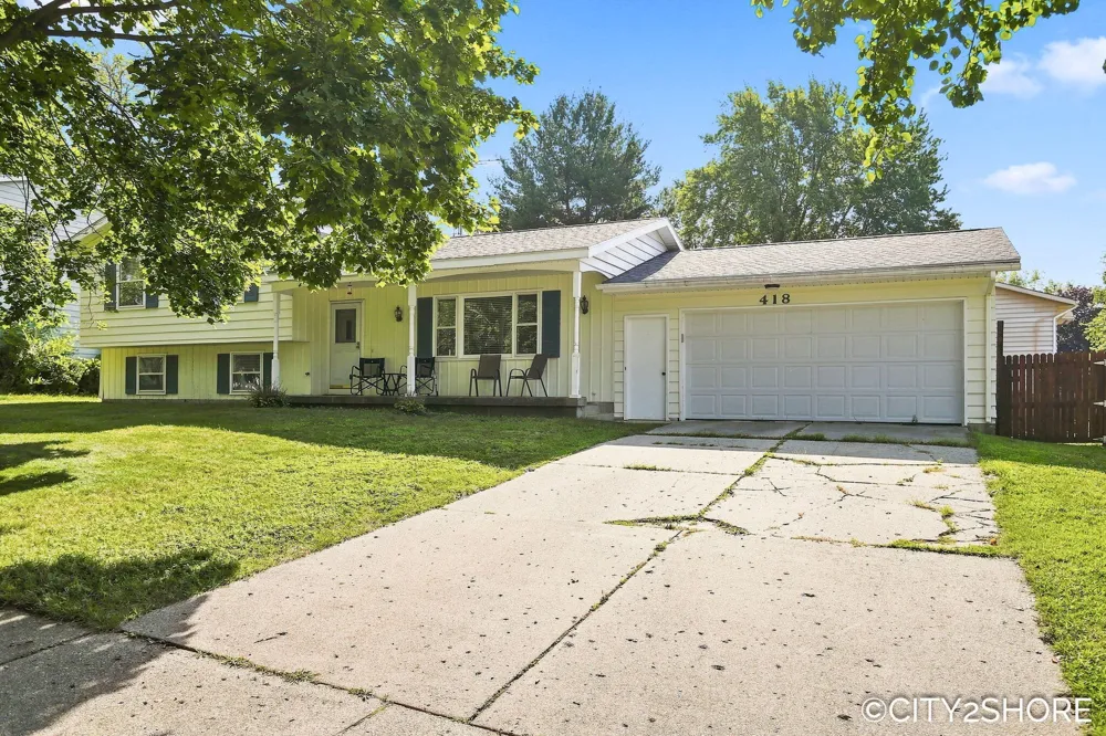 418 Harrison Street Coopersville City, MI 49404