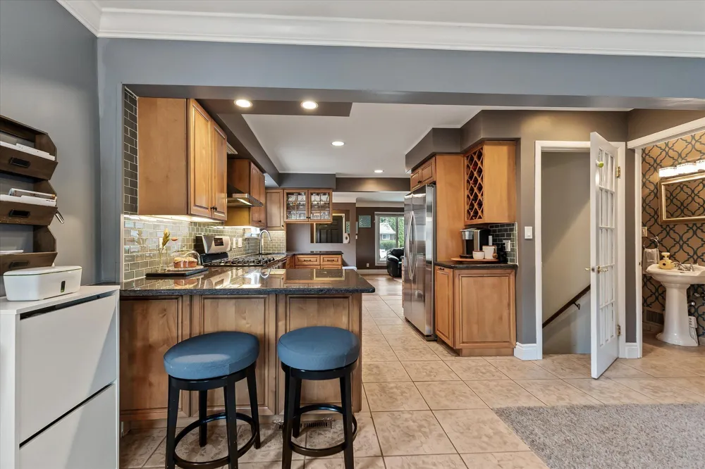 16943 Elizabeth Street Beverly Hills Village, MI 48025