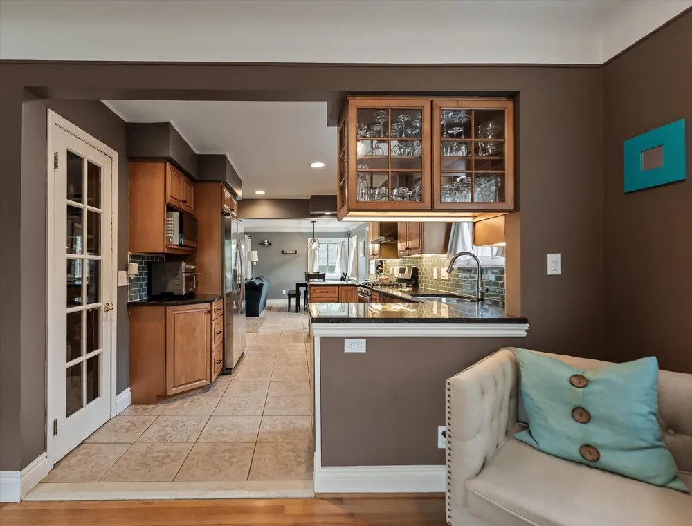 16943 Elizabeth Street Beverly Hills Village, MI 48025