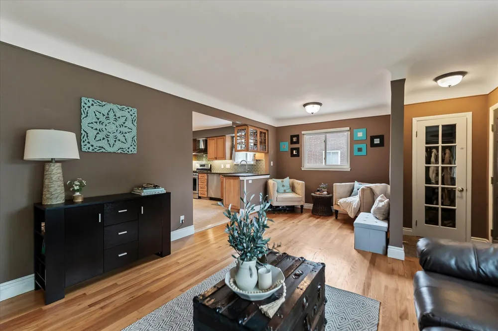 16943 Elizabeth Street Beverly Hills Village, MI 48025