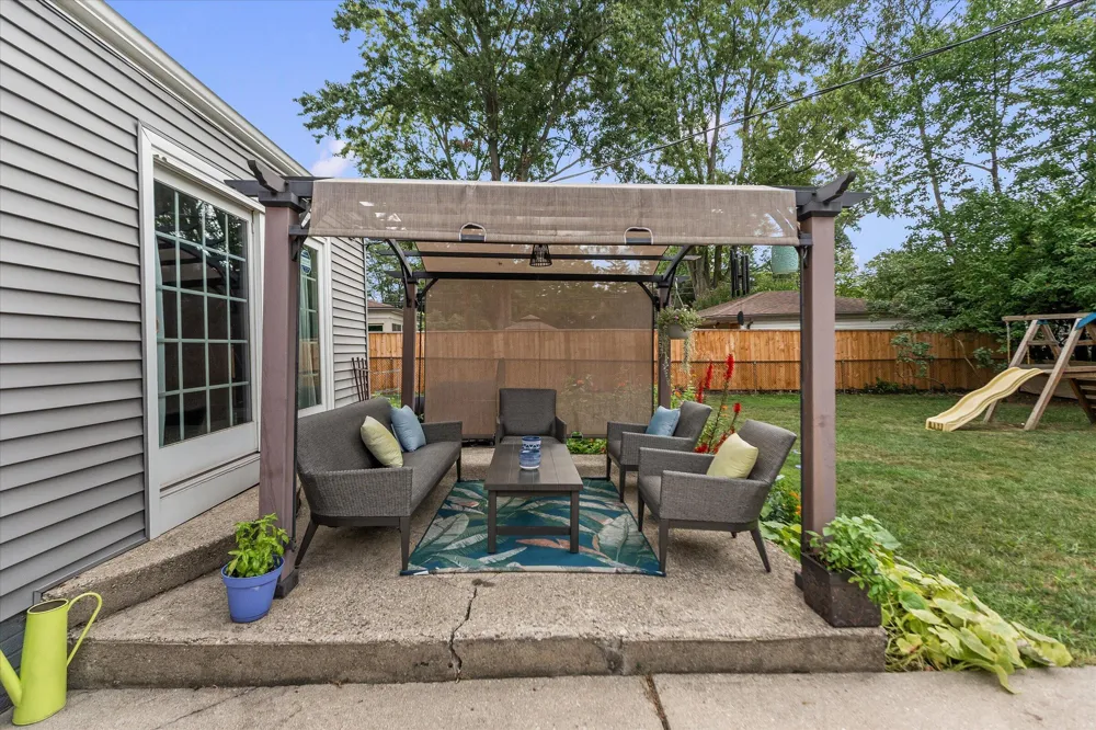 16943 Elizabeth Street Beverly Hills Village, MI 48025
