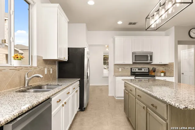 7402 Derby Vis Selma, TX 78154