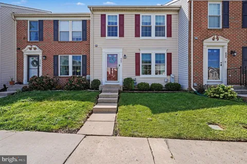 467 ROSE WAY