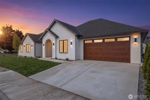 35 Parkwood Circle