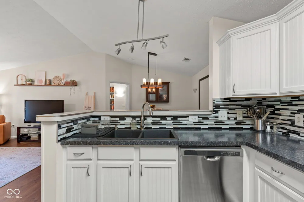 8950 Hunters Creek Drive #208 Indianapolis, IN 46227