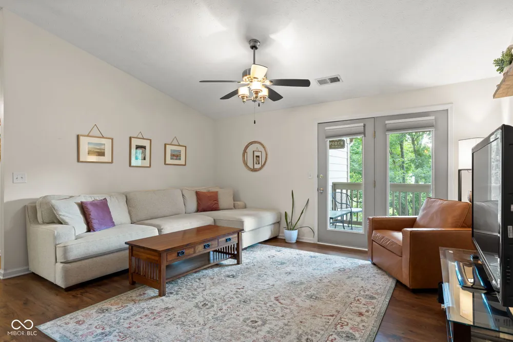 8950 Hunters Creek Drive #208 Indianapolis, IN 46227