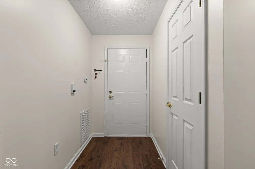 8950 Hunters Creek Drive #208 Indianapolis, IN 46227
