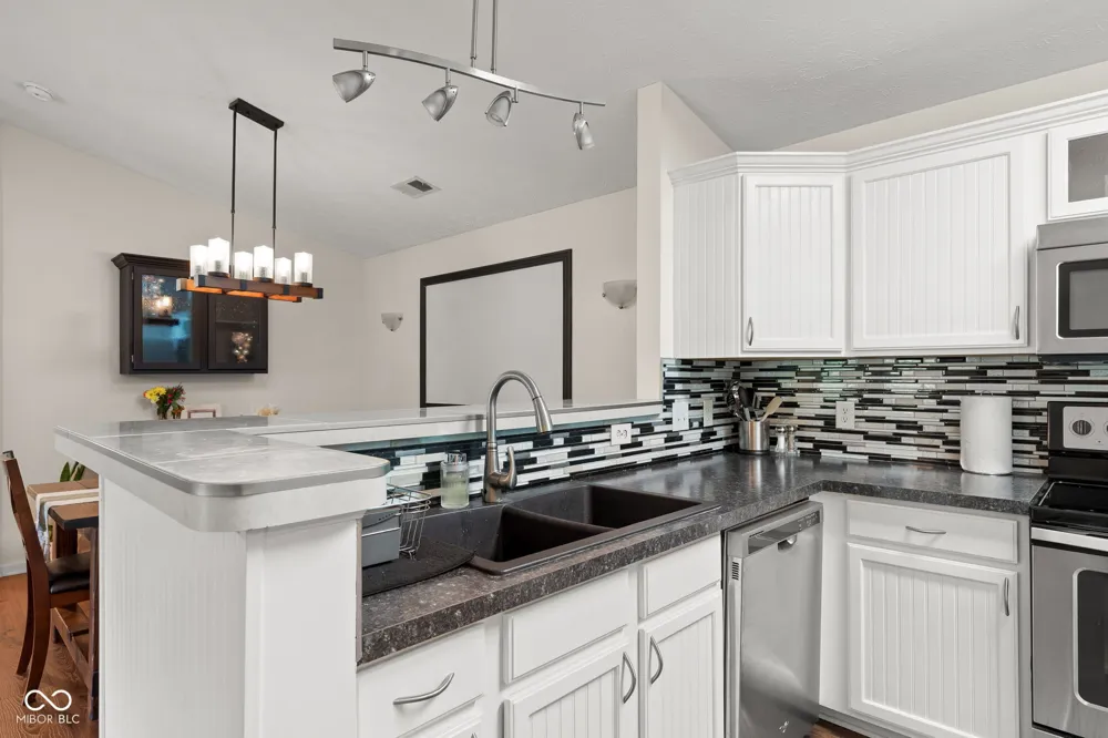 8950 Hunters Creek Drive #208 Indianapolis, IN 46227
