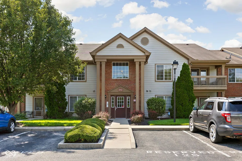 8950 Hunters Creek Drive #208 Indianapolis, IN 46227