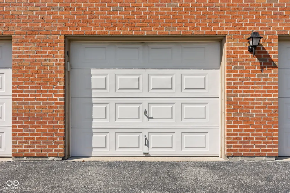 8950 Hunters Creek Drive #208 Indianapolis, IN 46227