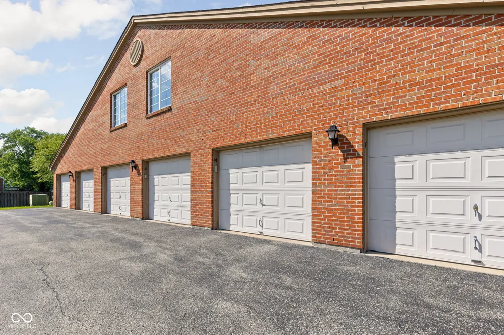 8950 Hunters Creek Drive #208 Indianapolis, IN 46227