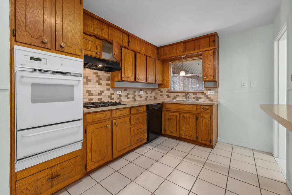 4406 Wayne Court S Haltom City, TX 76117