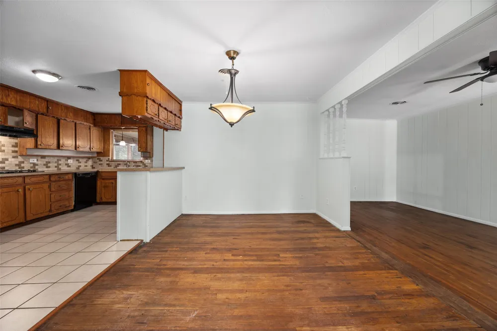 4406 Wayne Court S Haltom City, TX 76117