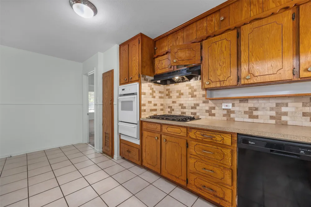 4406 Wayne Court S Haltom City, TX 76117