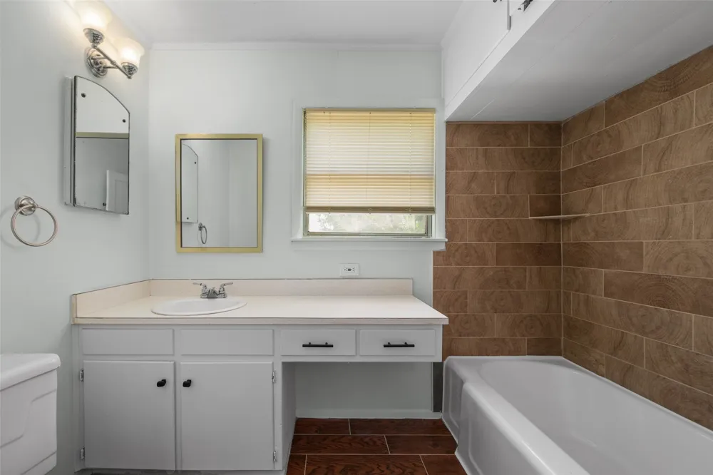 4406 Wayne Court S Haltom City, TX 76117