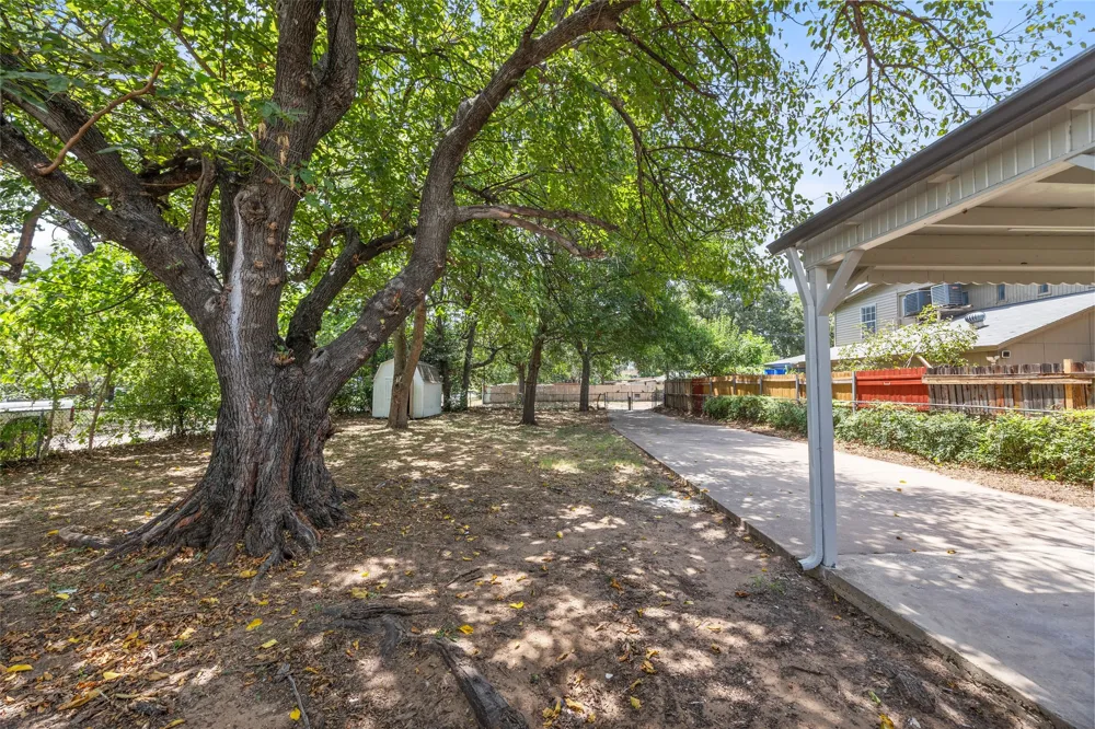 4406 Wayne Court S Haltom City, TX 76117