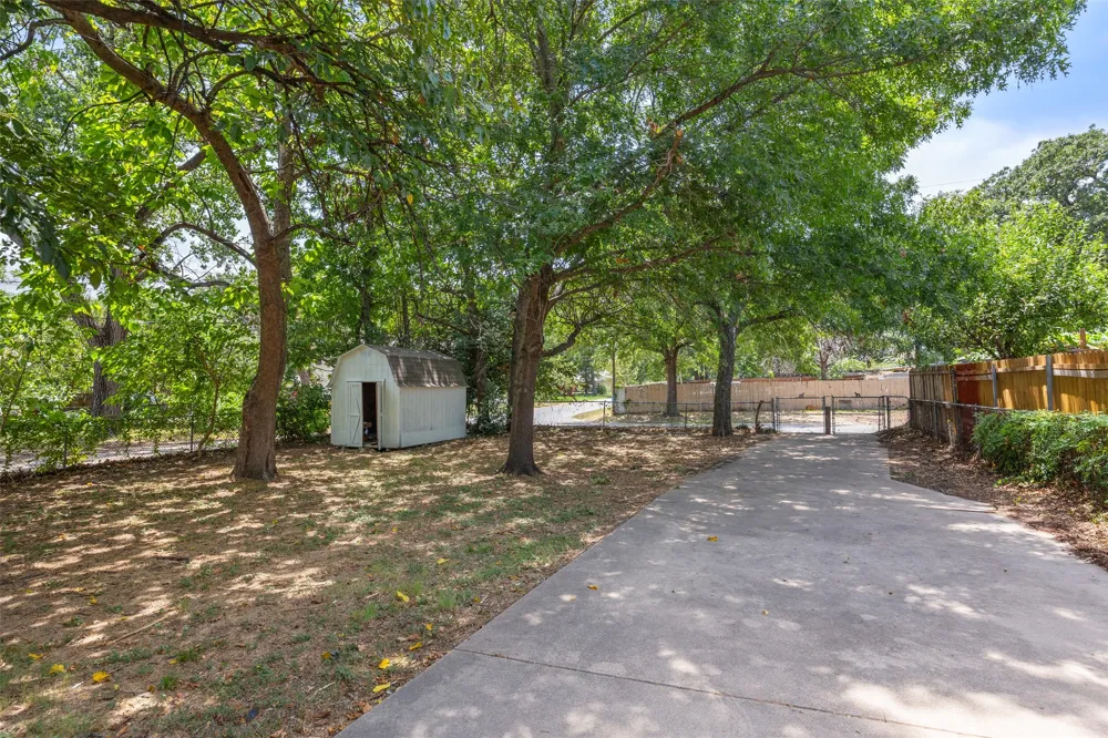 4406 Wayne Court S Haltom City, TX 76117