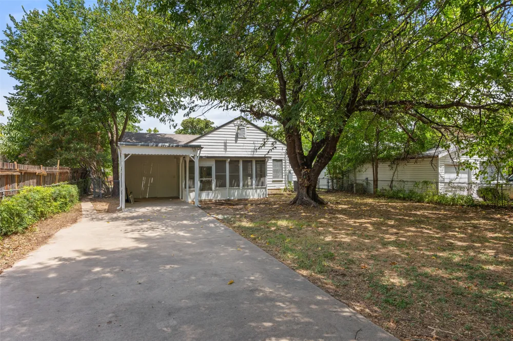 4406 Wayne Court S Haltom City, TX 76117