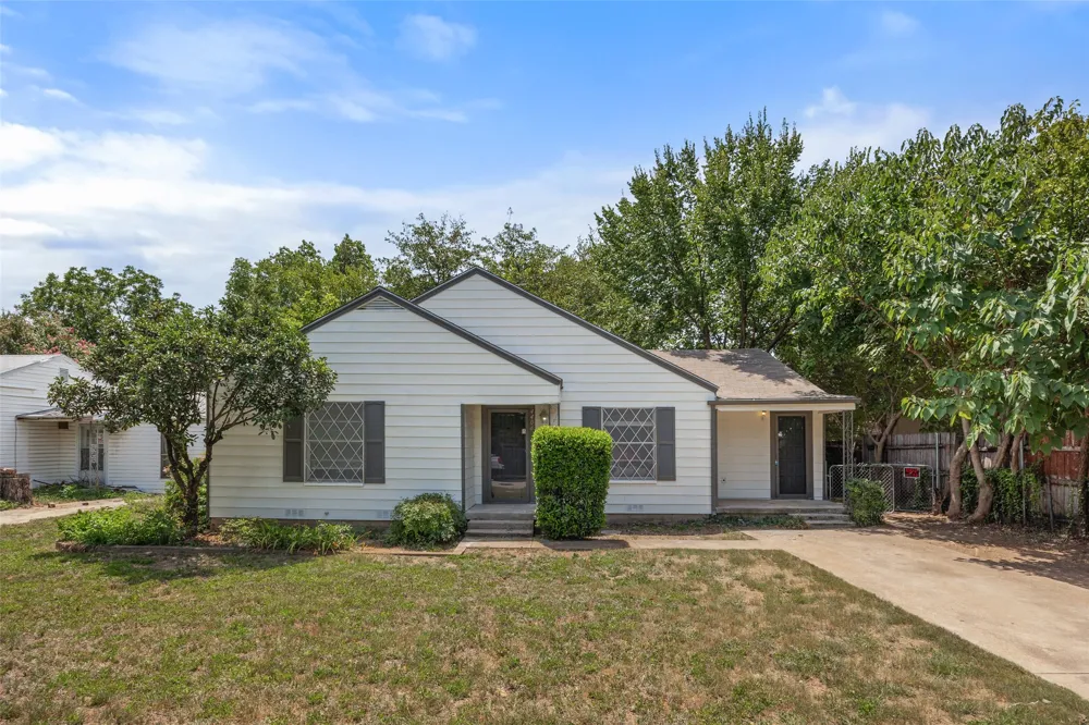 4406 Wayne Court S Haltom City, TX 76117
