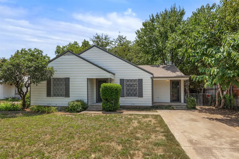 4406 Wayne Court S Haltom City, TX 76117