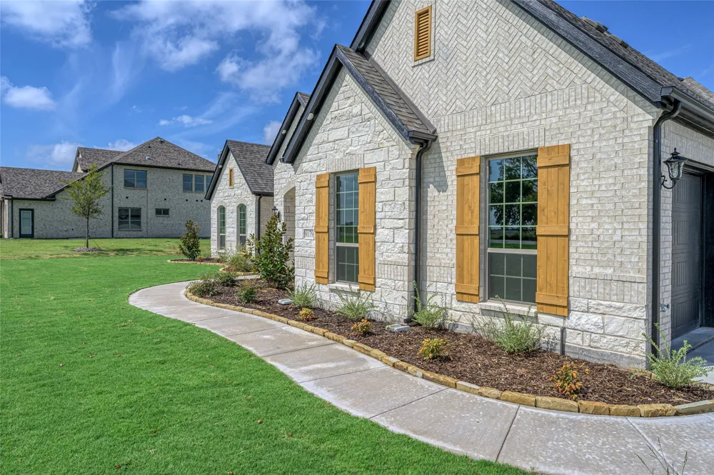 101 Jasper Lane Van Alstyne, TX 75495