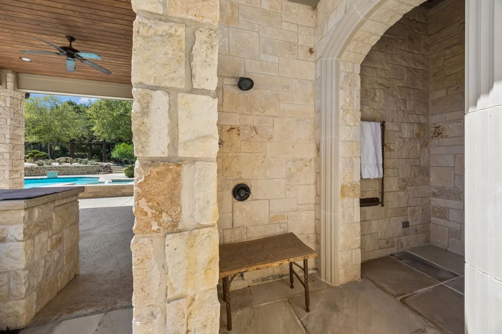 2106 Falcon Pass Westlake, TX 76262