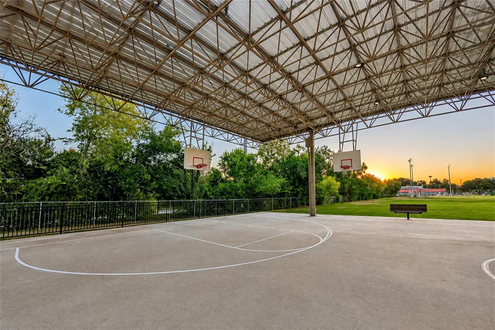 5723 Kansas Street Houston, TX 77007