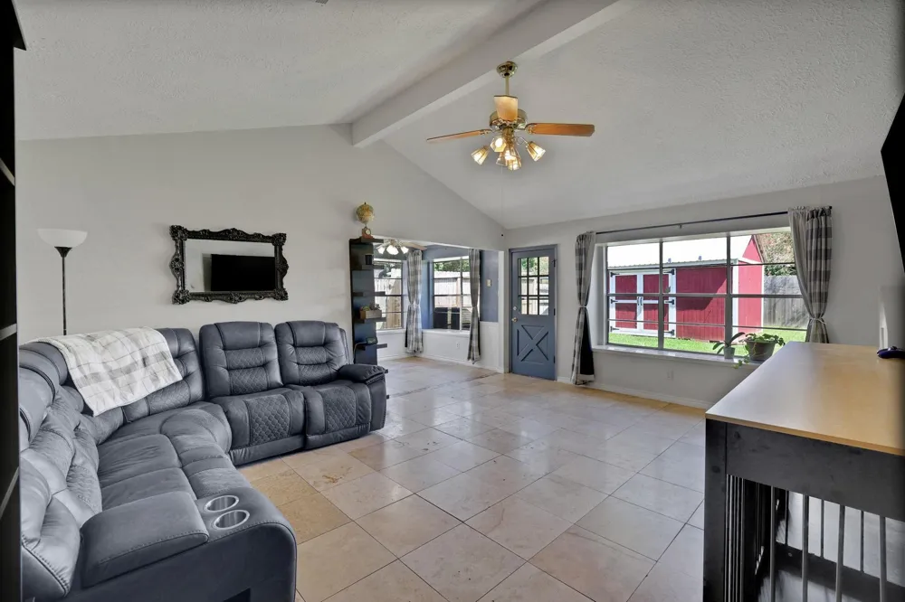 8515 Oakhaven Road La Porte, TX 77571