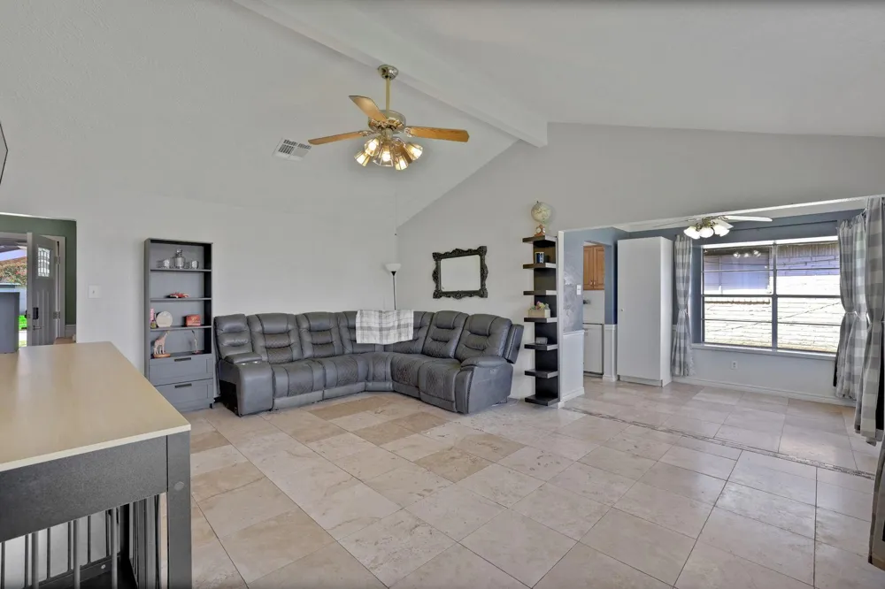 8515 Oakhaven Road La Porte, TX 77571