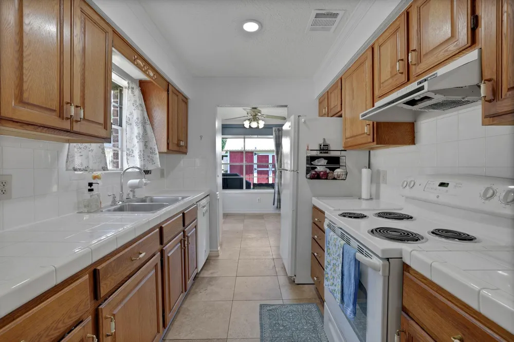 8515 Oakhaven Road La Porte, TX 77571
