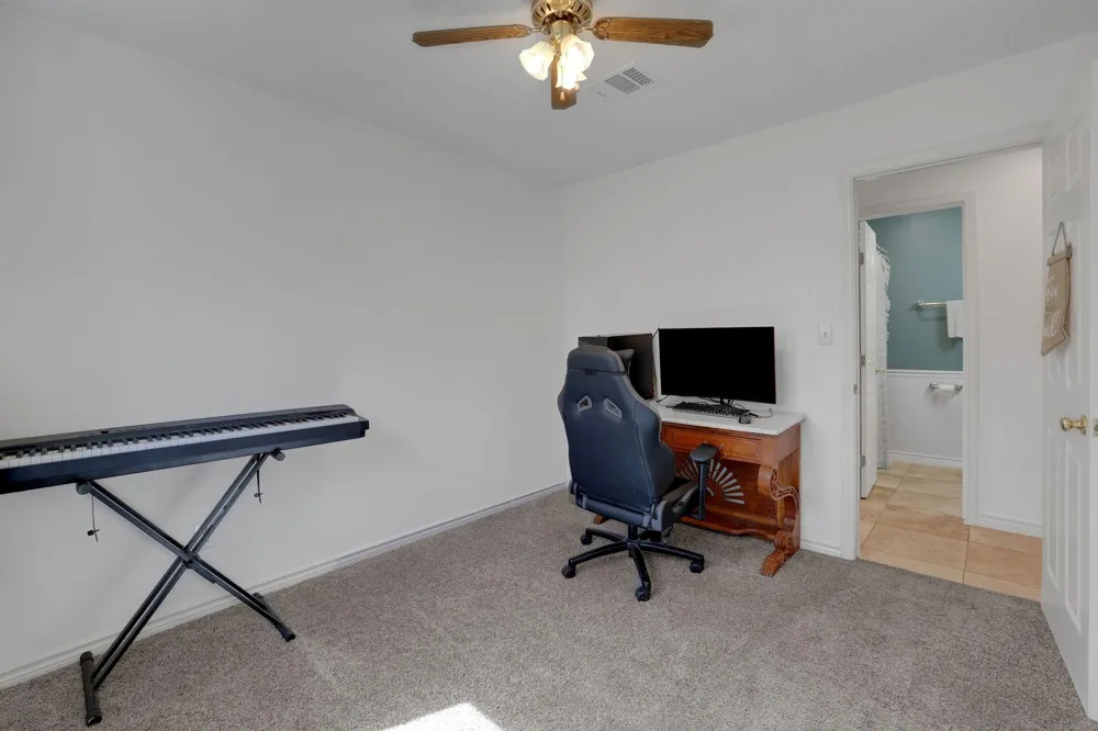 8515 Oakhaven Road La Porte, TX 77571