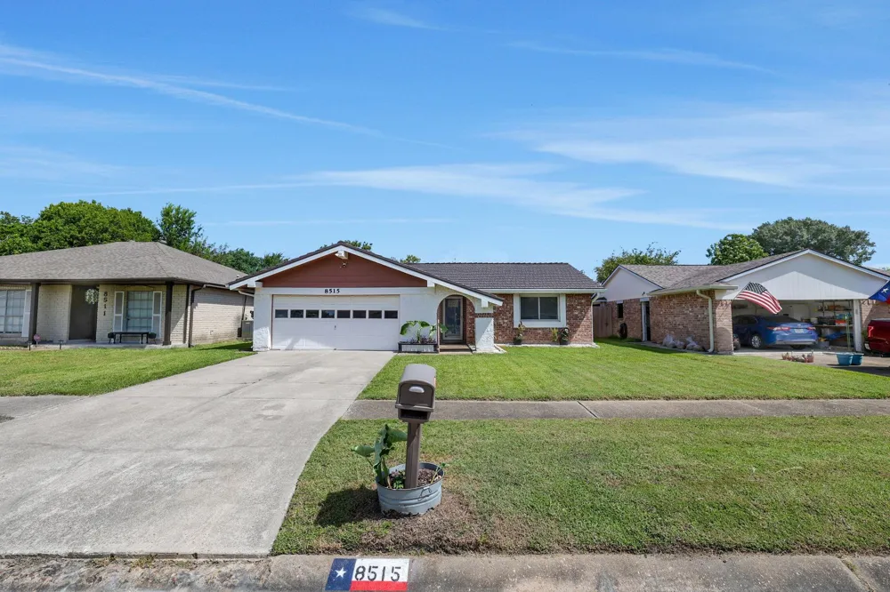 8515 Oakhaven Road La Porte, TX 77571