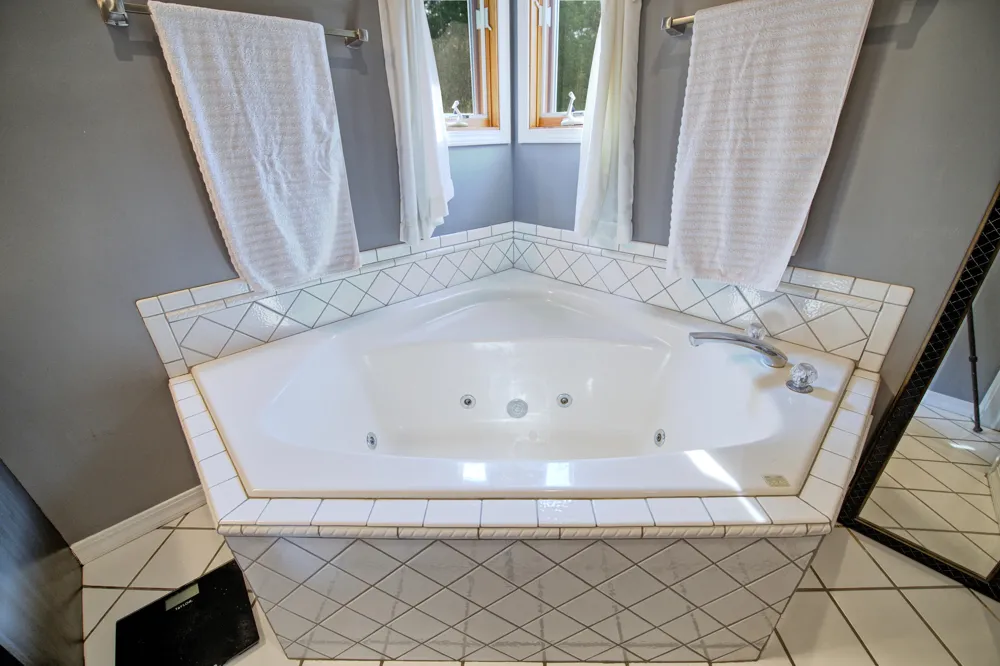 2276 White Pine Drive Williamston, MI 48895