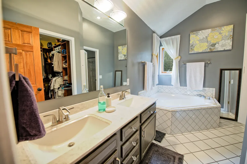 2276 White Pine Drive Williamston, MI 48895