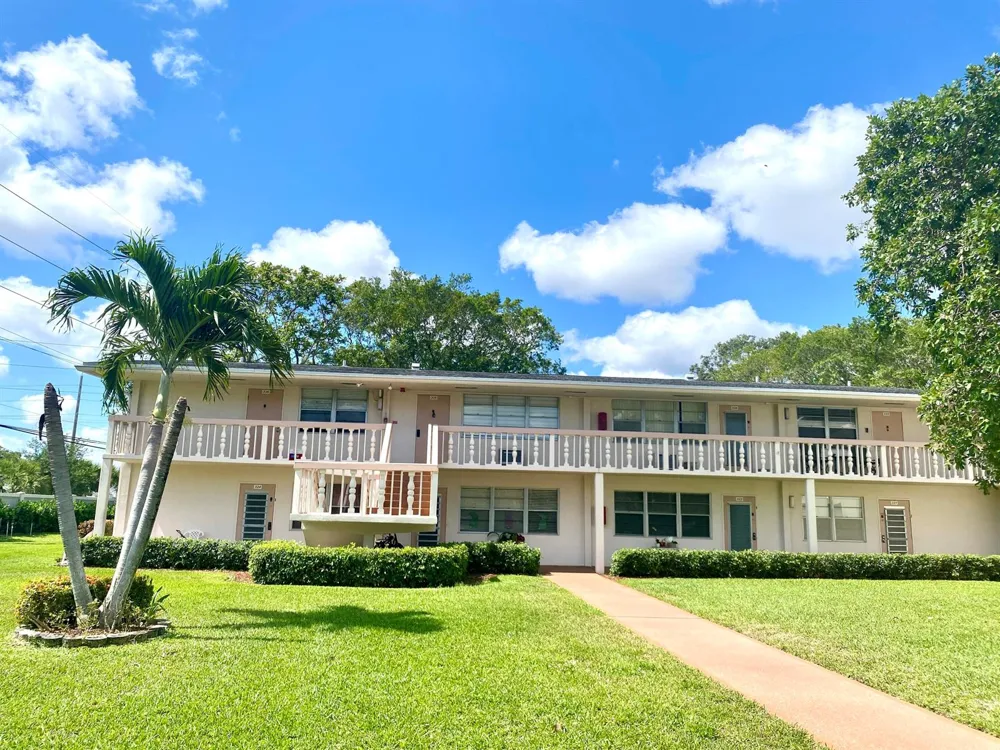 335 FARNHAM P Deerfield Beach, FL 33442