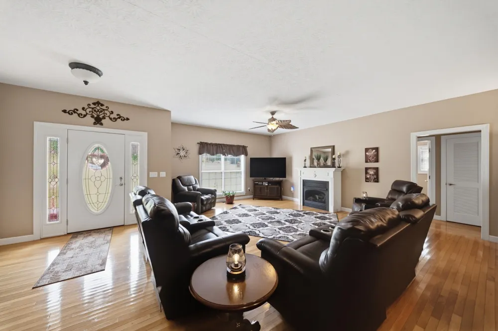 221 Allen Dr Greenbrier, TN 37073